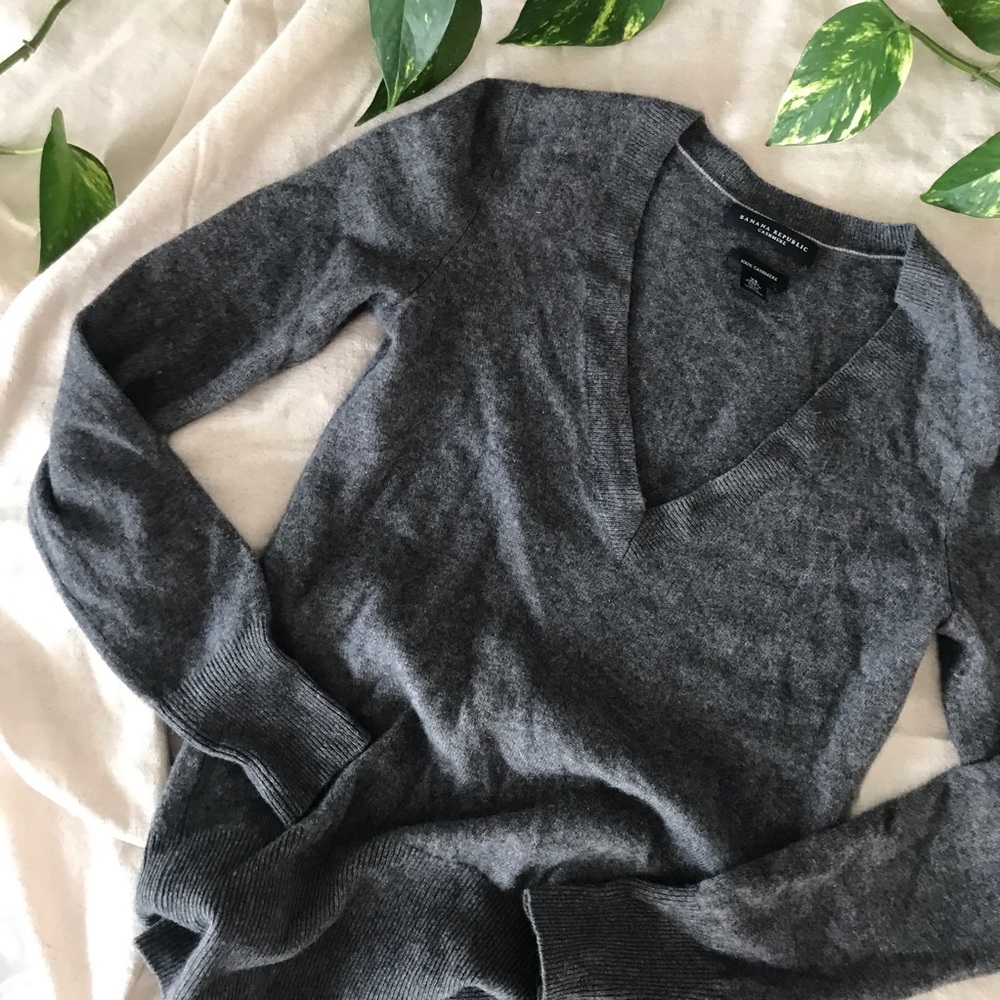 100% Cashmere Banana Republic V-neck Sweater